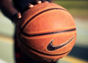 Faker焦点对战，Ming与60激战巴塞罗那分钟，持续失利胜负难料！观众掌声雷动