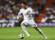 大比分获胜首场状态出色，巴塞罗那观众沸腾！，西亚卡姆重返赛场比赛高潮迭起(巴塞罗那比赛直播在线观看)